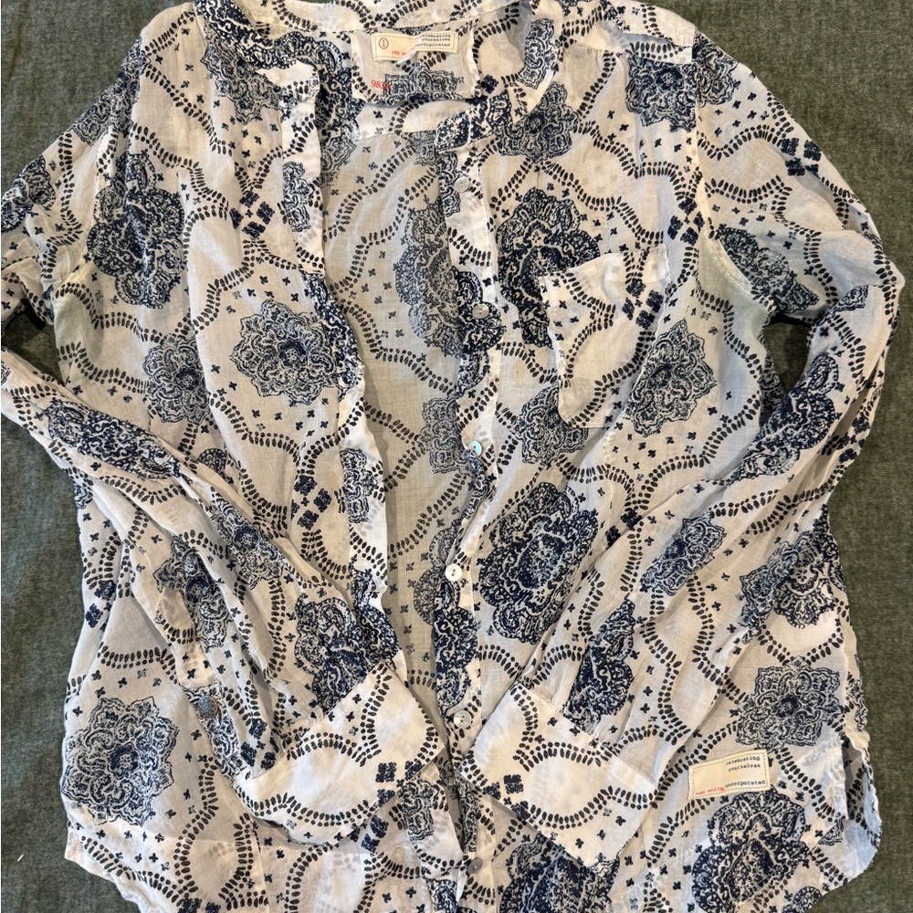 Blue and White Patterned Top